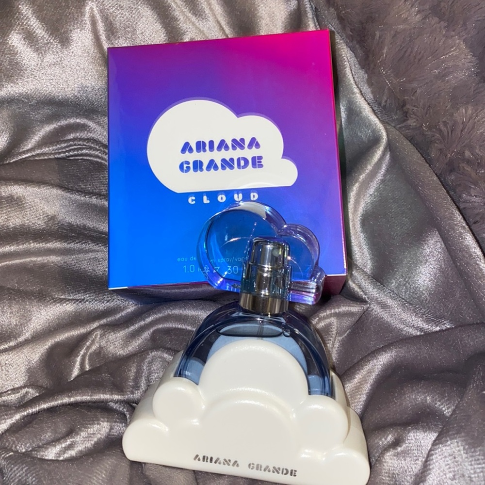 Ariana grande cloud perfume.
